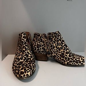 CASLON cheetah booties